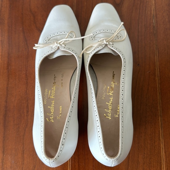 Salvatore Ferragamo Boutique Vintage White Shoes Sz 7.5 - Picture 4 of 10